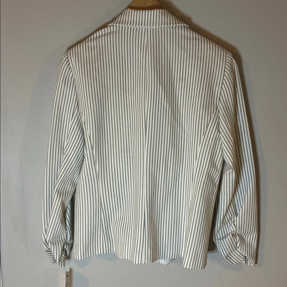 NWT Amanda & Chelsea White and Gray Striped Blazer Sz Large
